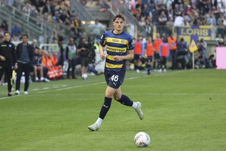 一日意甲动向：22岁年轻中场非米兰不去，国米尽全力追后防新星